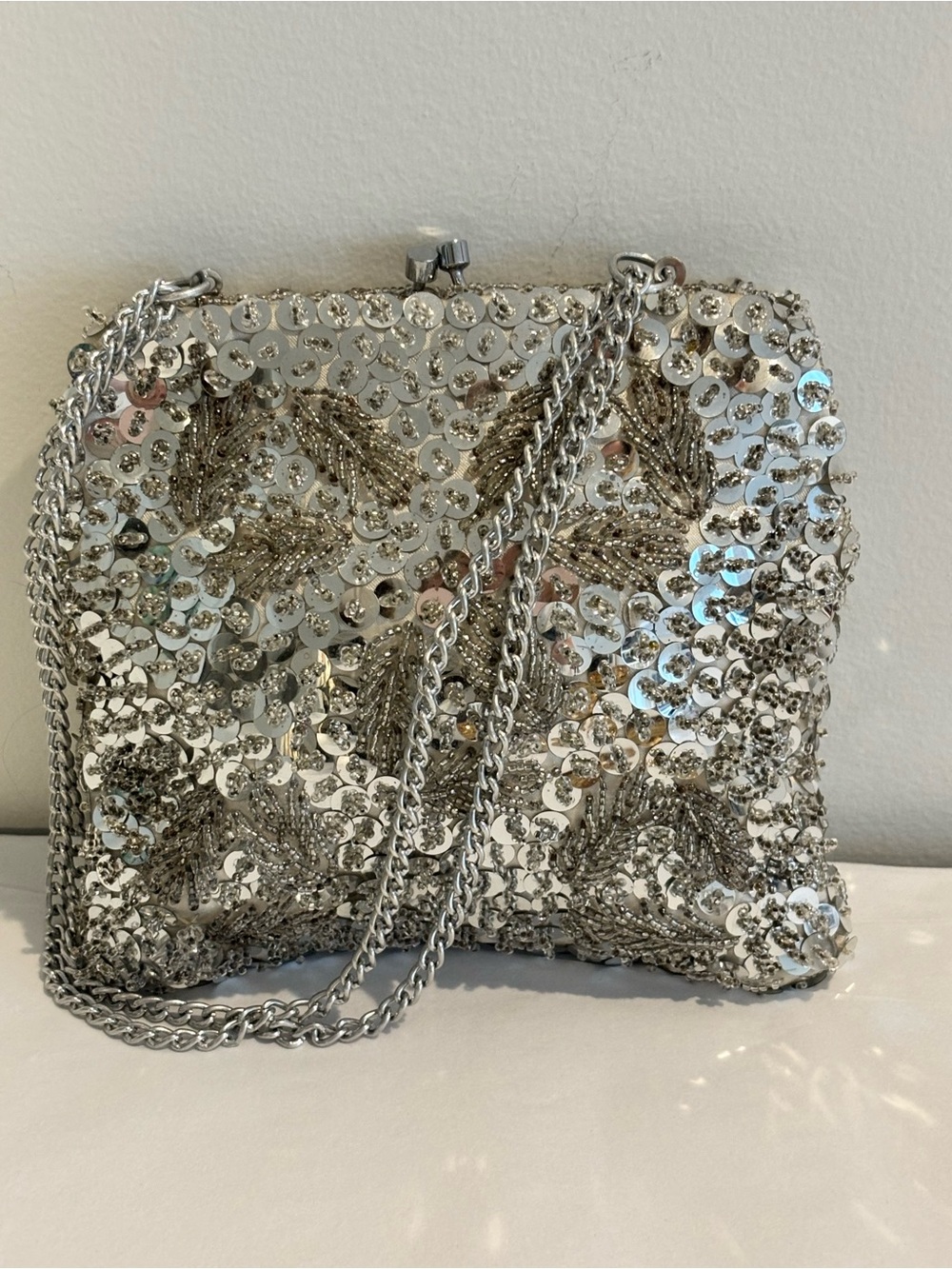 Vintage Sequinned beaded Silver Evening Chain Bag satin lined kiss lock closure